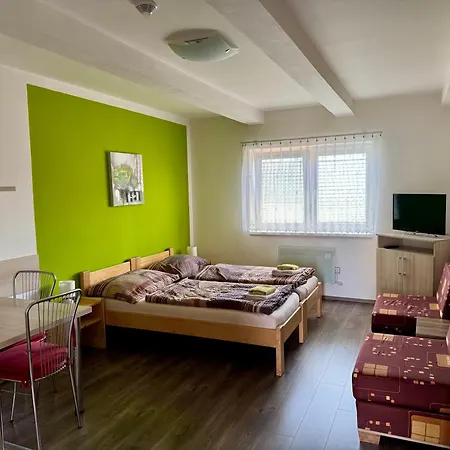 Pod Vinarskym Kopcem Goltsch Jenikau